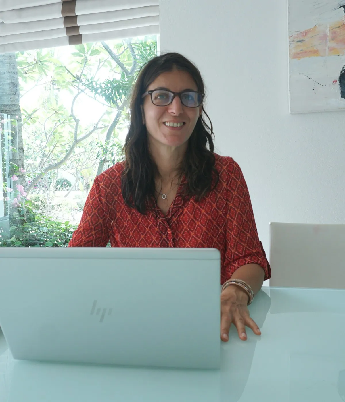 Nina Brandt am Laptop